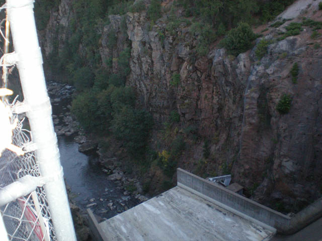 32Lake_Siskiyou_spillway