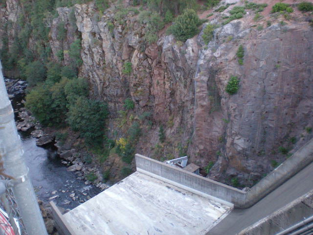 33Lake_Siskiyou_spillway