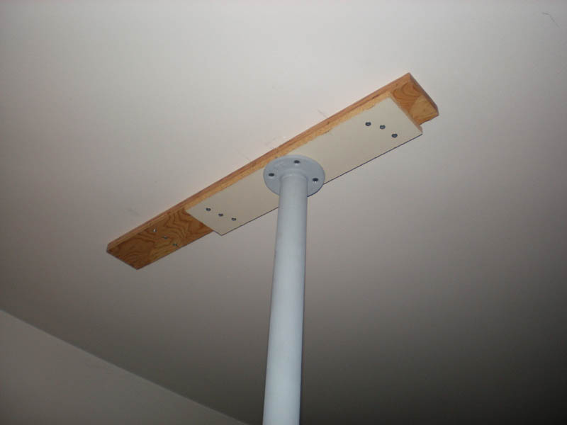 12Pole_re-attached_to_ceiling