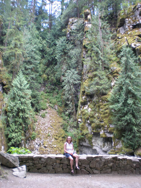 19_Pose_on_Trail