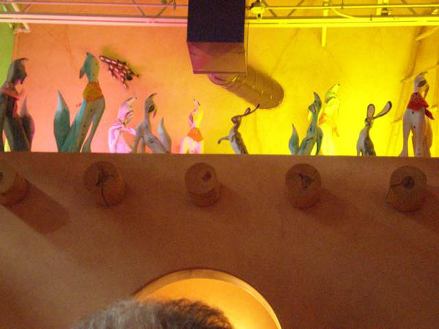 08_More_Dos_Coyotes_decor