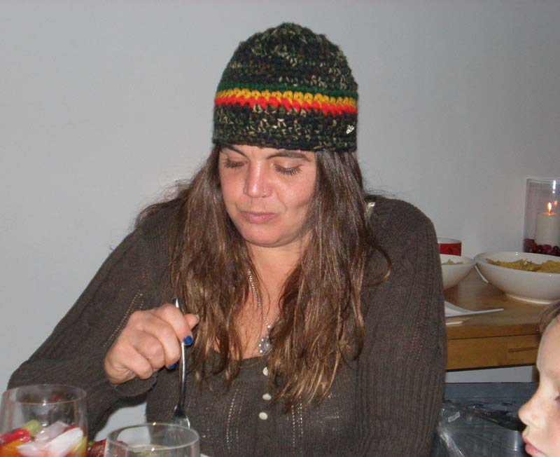 21Peche_eating