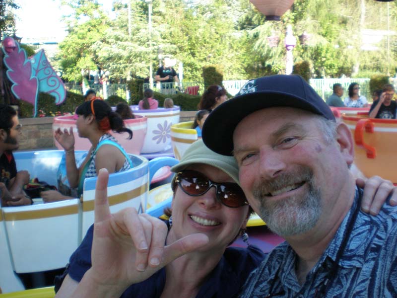 04Sue_Jim_teacups