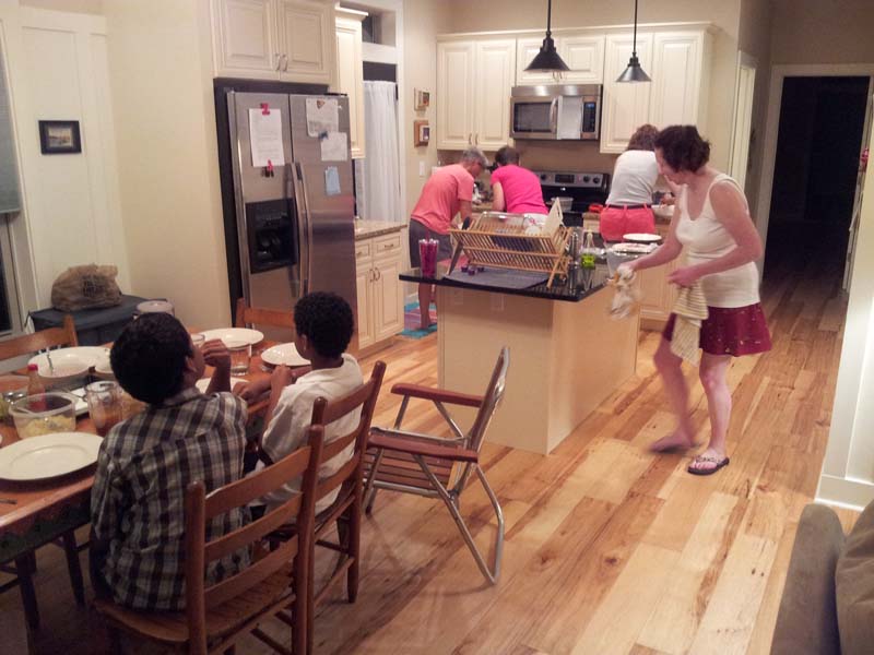 017women_in_kitchen