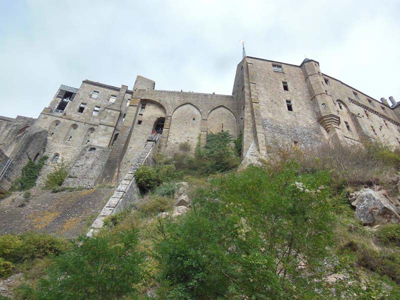 12Looking_up_at_the_Abbey_Sept12