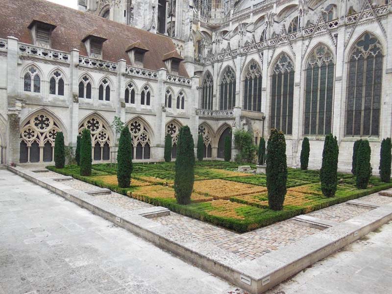 31_Outside_Rouen_Cathedral_Sept13