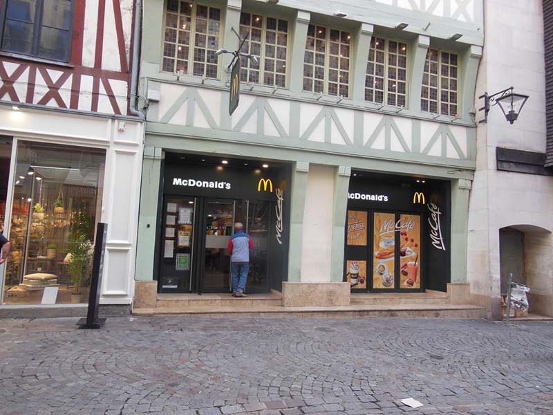 41McDonalds_in_Rouen_Sept13