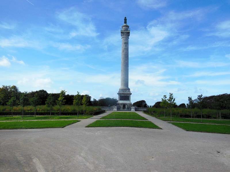 66Statue_of_Napoleon_in_Wimille_Sept15