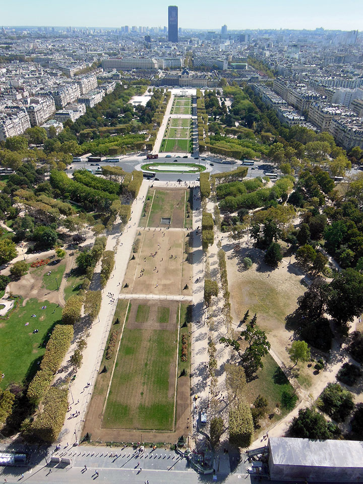 17View_of_Champ_de_Mars_from_Eiffel_Tower
