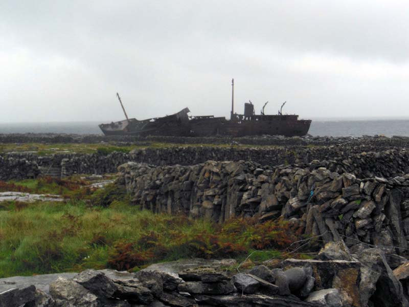 09Shipwreck_on_Inis_Oirr_island_Sept08