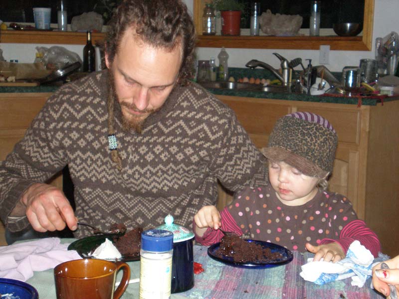 42Tyler_Kayla_eat_cake