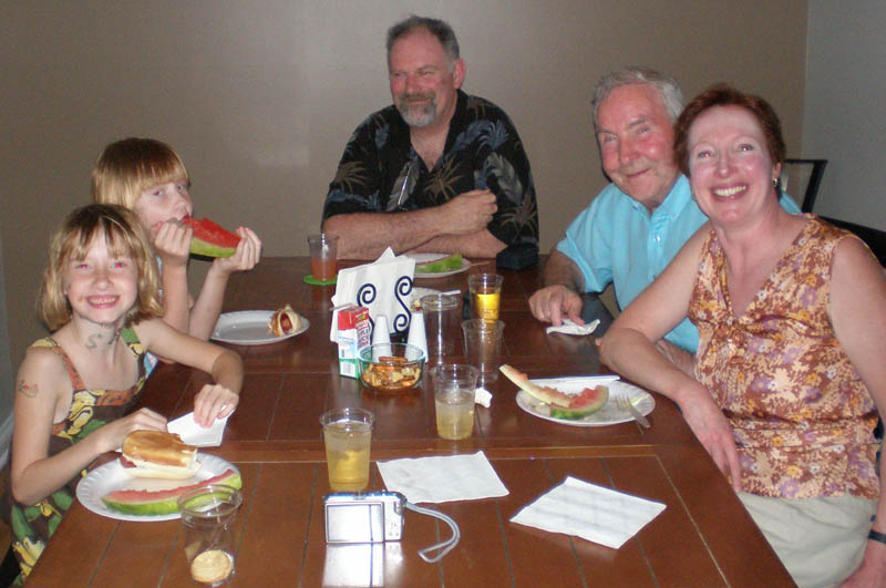 08Around_table
