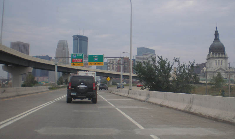 44Minneapolis_from_freeway