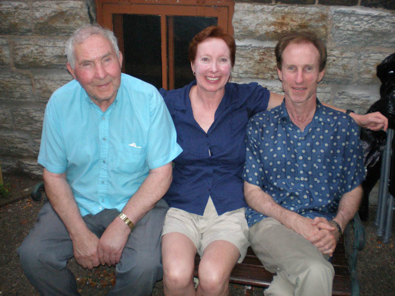 52Larry_Sue_Tom_with_flash