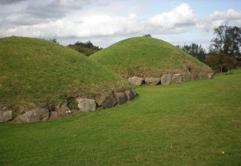 05Knowth_Satellite_Mounds