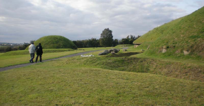 17Around_Knowth