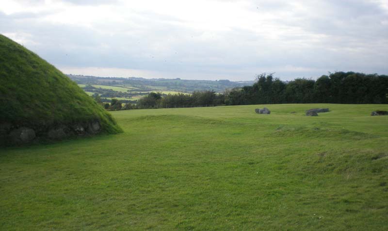 18Around_Knowth