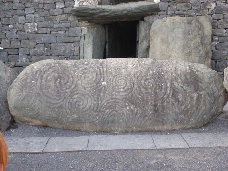 24Newgrange_Entrance_Stone