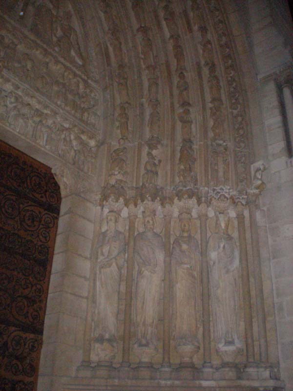 14Notre_Dame_entrance