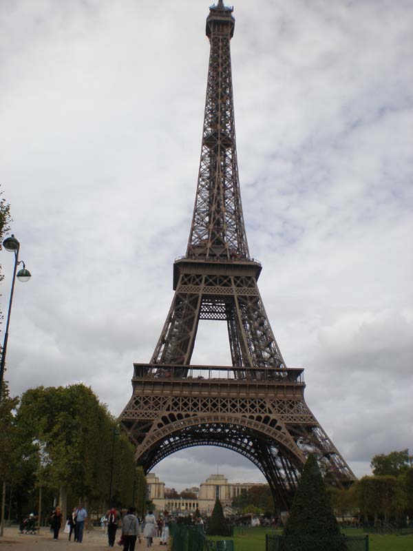 09Eiffel_Tower