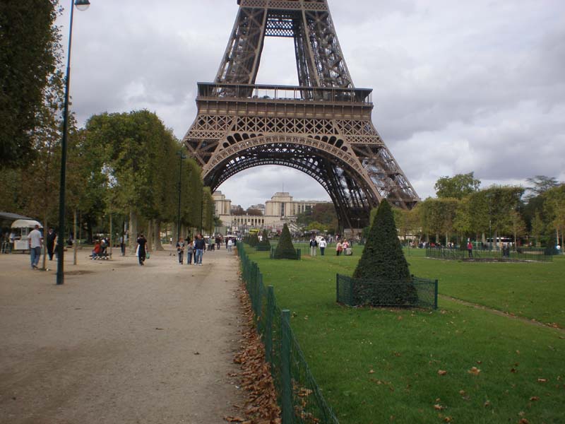 12Eiffel_Tower