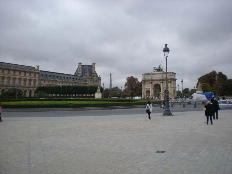 05Louvre_outside