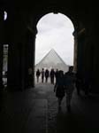 02Louvre_entrance