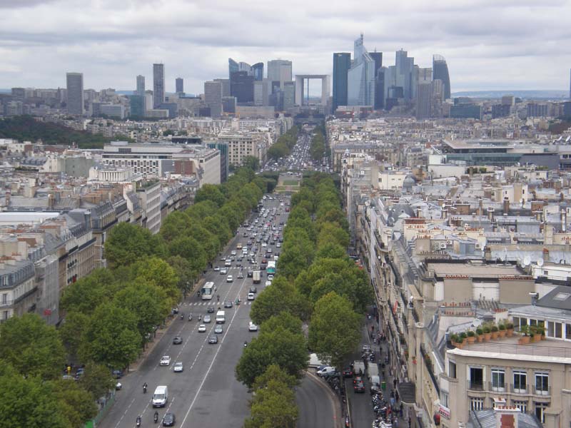 zoom shot of Avenue de la Grande Armee