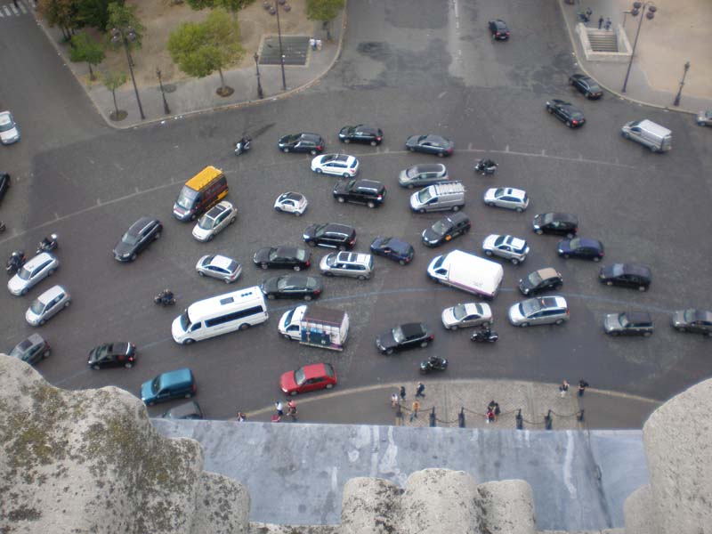 traffic on Place Charles de Gaulle