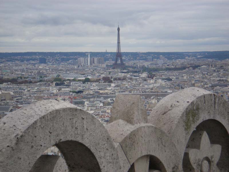 Zoom to Eiffel Tower