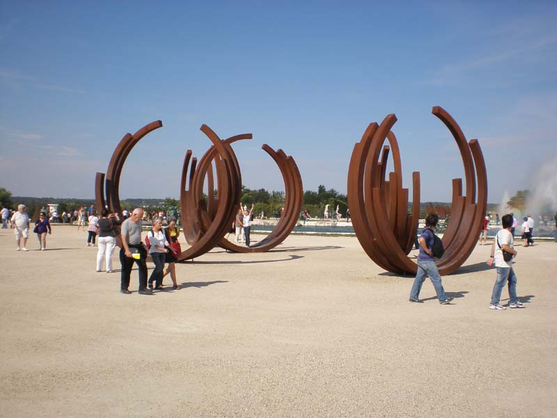 24Bernar_Venet_sculptures