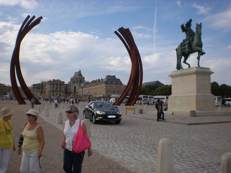 39looking_back_on_Chateau_Versailles