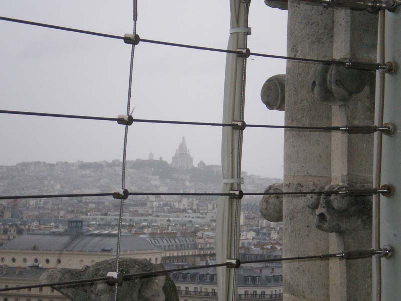 12Zoom_in_on_Sacre-Coeur