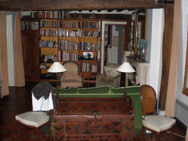 23apartment_living_room