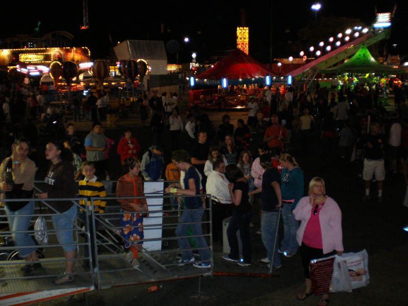 07Crowd_at_fair