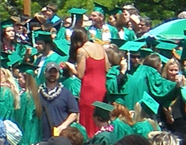 03_Zoom_shot_Ruth_in_crowd