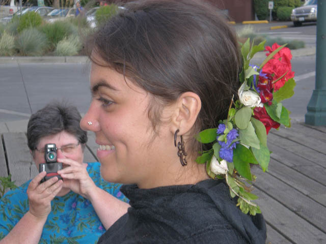 19_Ruth_flowers_in_hair