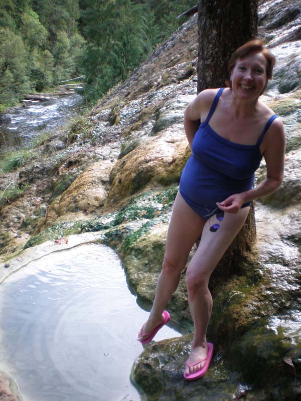 136sue_tests_water