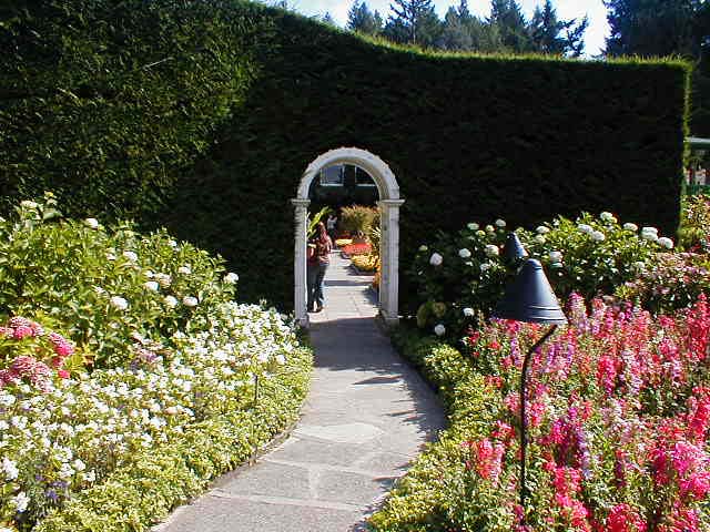 54_Italian_entrance